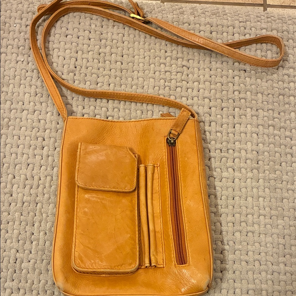 East West real‎ leather Chic Tan Leather Crossbody Bag